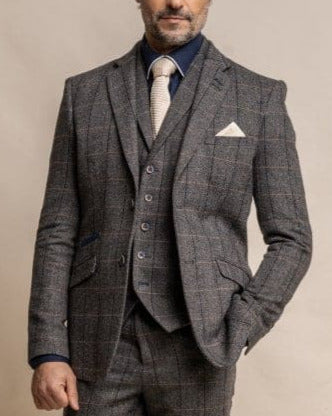 How to wear a Peaky Blinders Suit in Grey